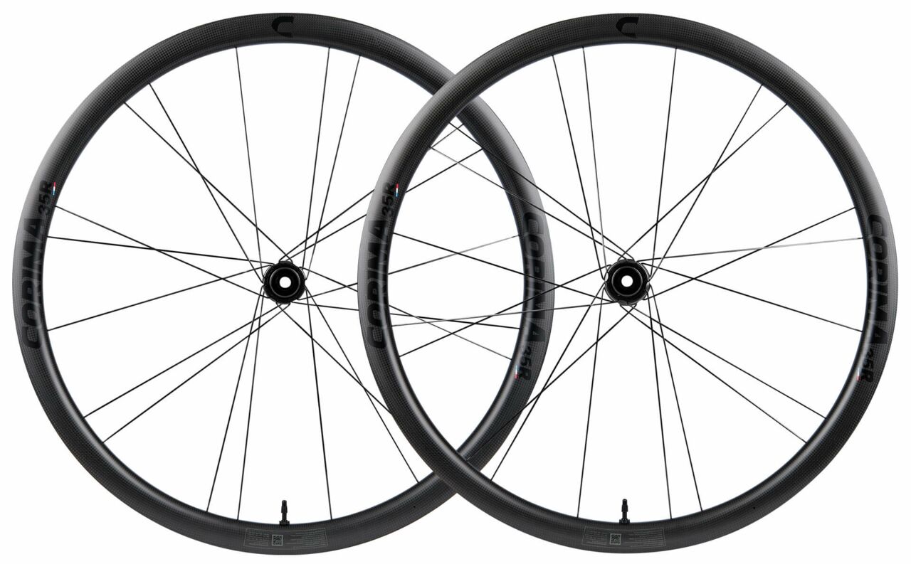 The new 35R is a 35mm hooked carbon wheelset